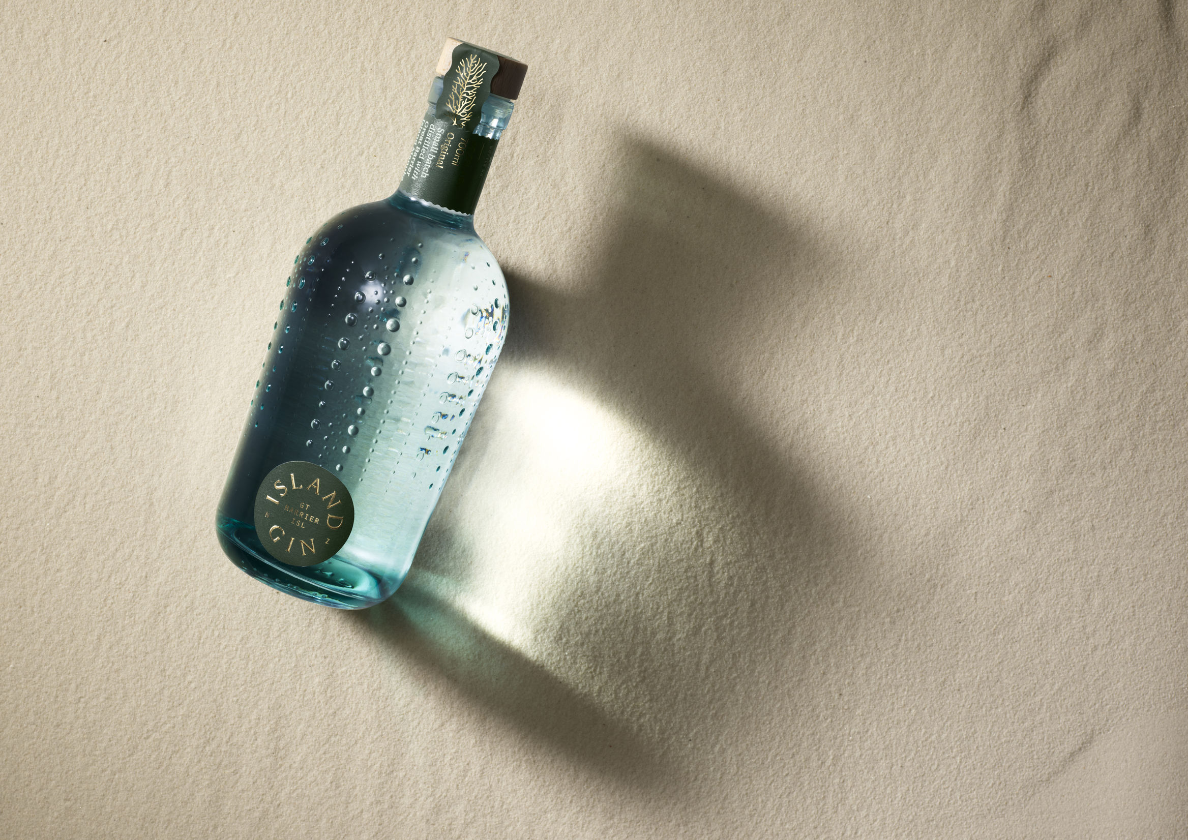 mejor-diseno-grafico-2021-island-gin-01