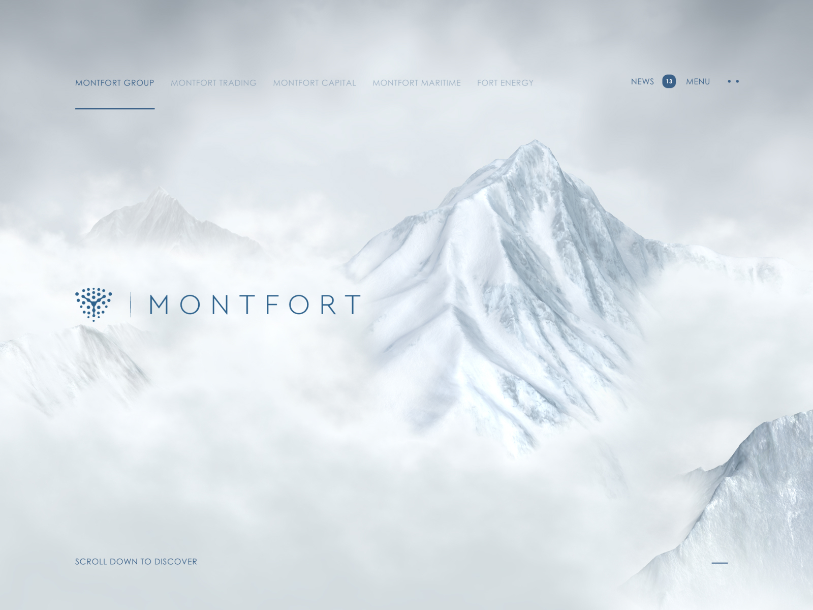 Montfort con una montaña digital entre nubes y marca centrada
